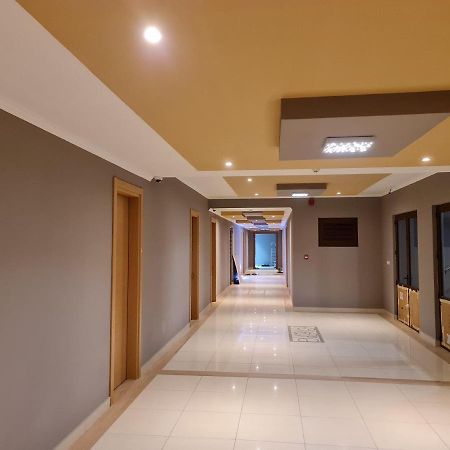 Royale Suites By Arc Royal Luxury Apts อองซ์รอแยล ภายนอก รูปภาพ
