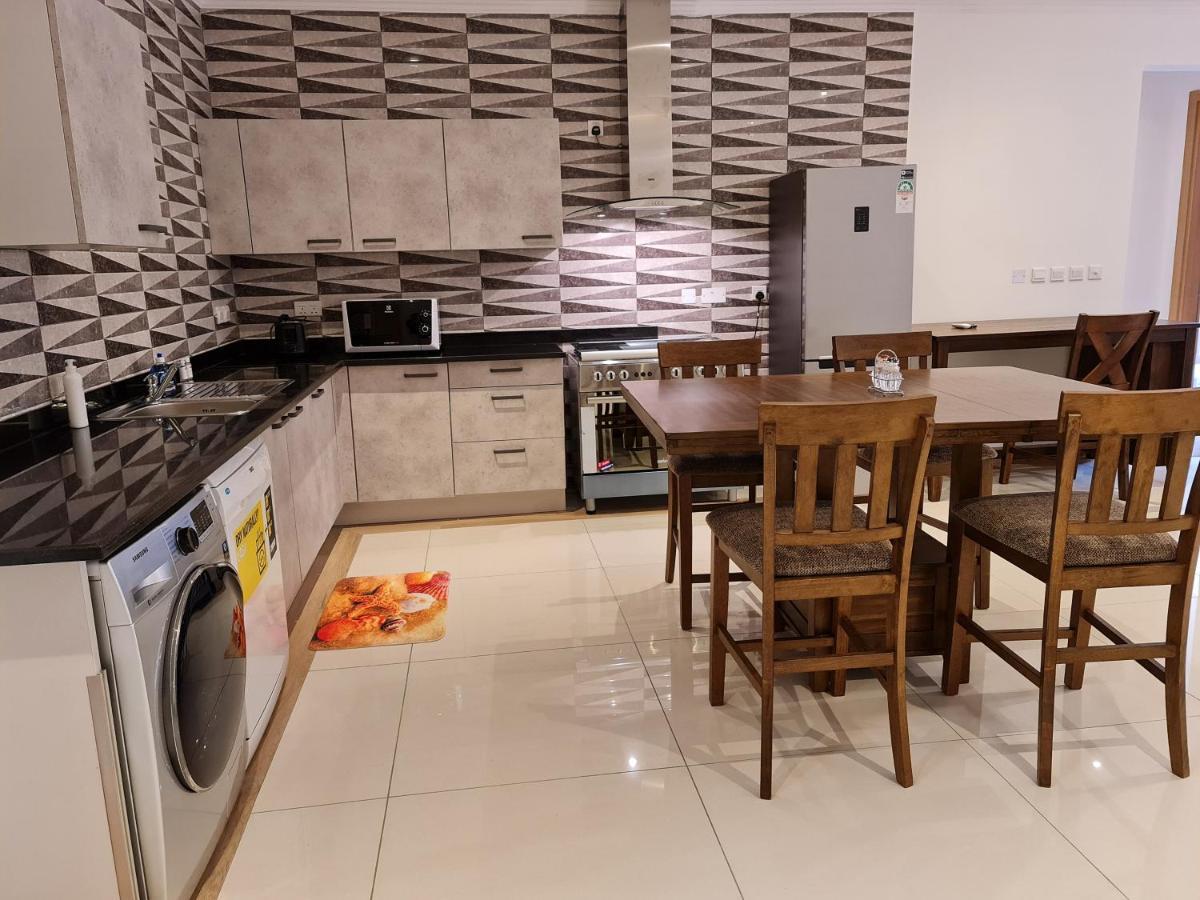Royale Suites By Arc Royal Luxury Apts อองซ์รอแยล ภายนอก รูปภาพ