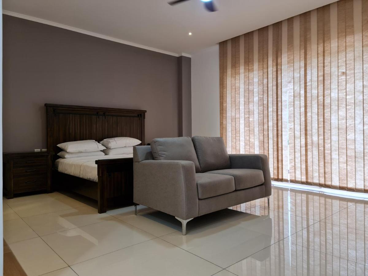 Royale Suites By Arc Royal Luxury Apts อองซ์รอแยล ภายนอก รูปภาพ