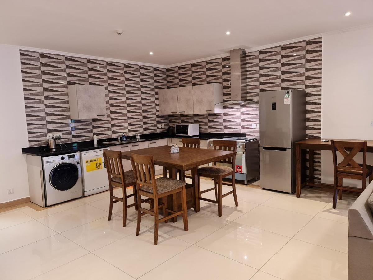 Royale Suites By Arc Royal Luxury Apts อองซ์รอแยล ภายนอก รูปภาพ