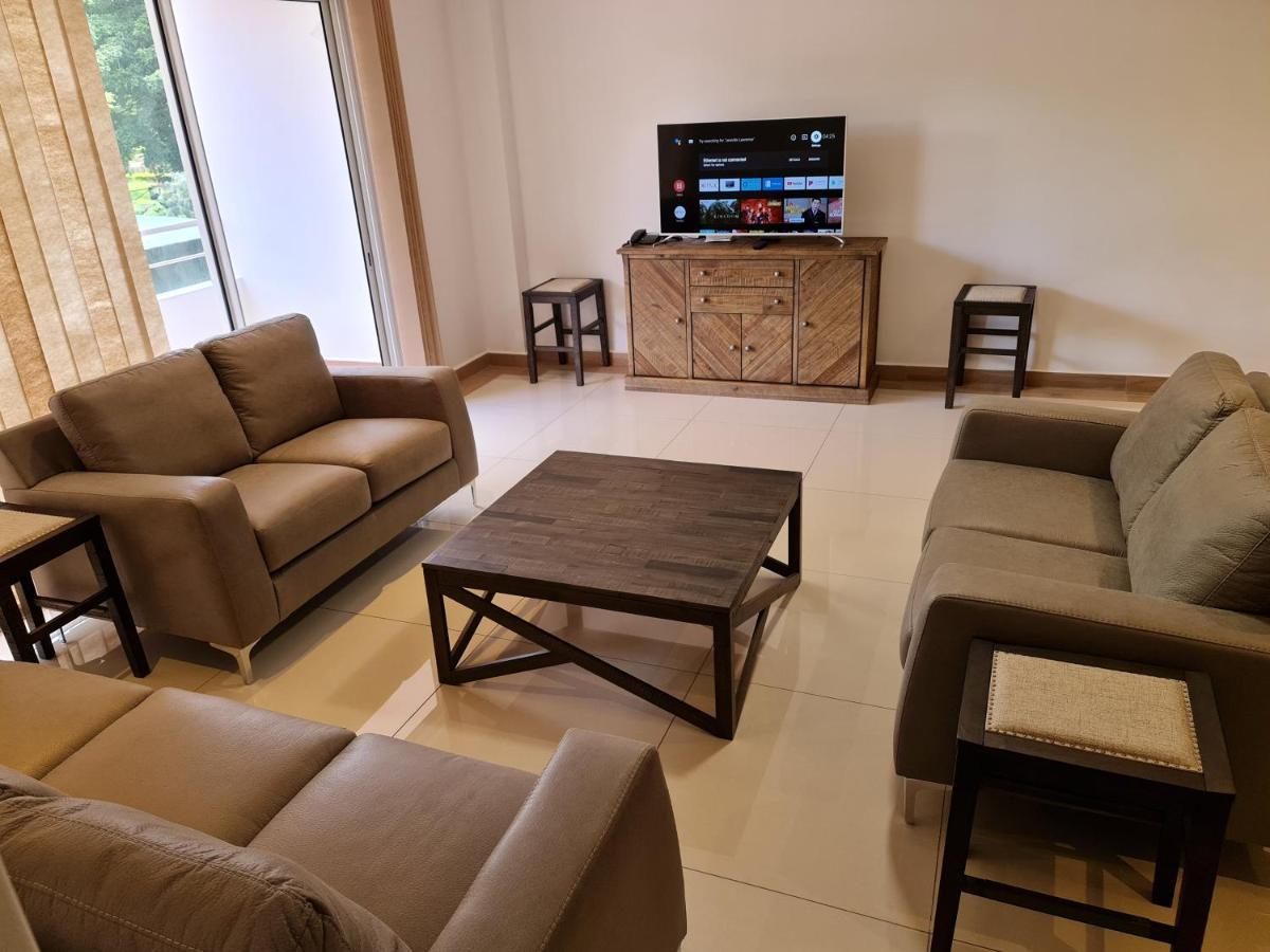Royale Suites By Arc Royal Luxury Apts อองซ์รอแยล ภายนอก รูปภาพ
