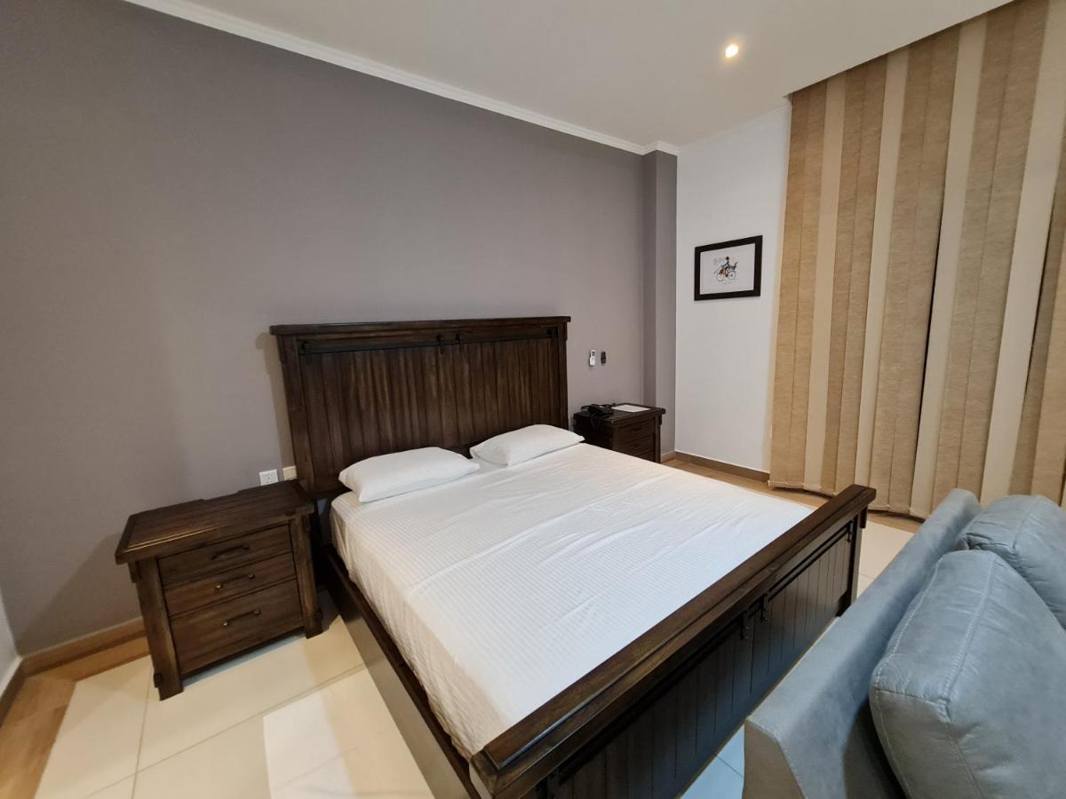 Royale Suites By Arc Royal Luxury Apts อองซ์รอแยล ภายนอก รูปภาพ