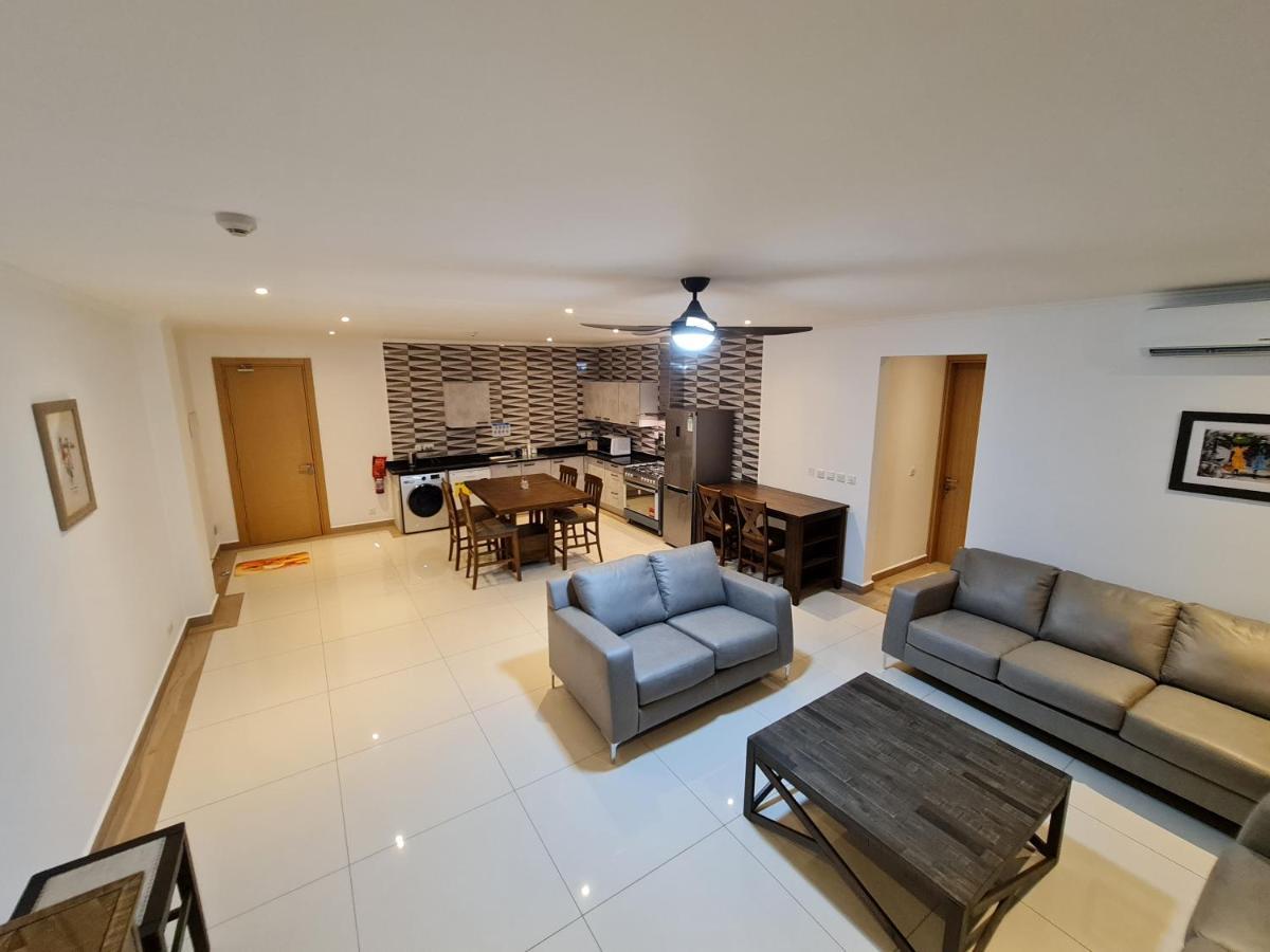 Royale Suites By Arc Royal Luxury Apts อองซ์รอแยล ภายนอก รูปภาพ