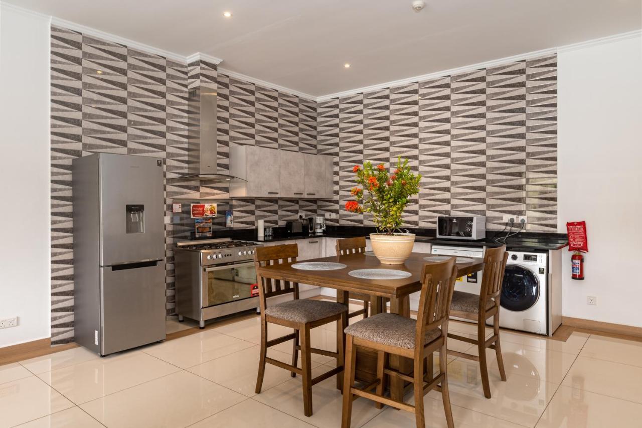 Royale Suites By Arc Royal Luxury Apts อองซ์รอแยล ภายนอก รูปภาพ